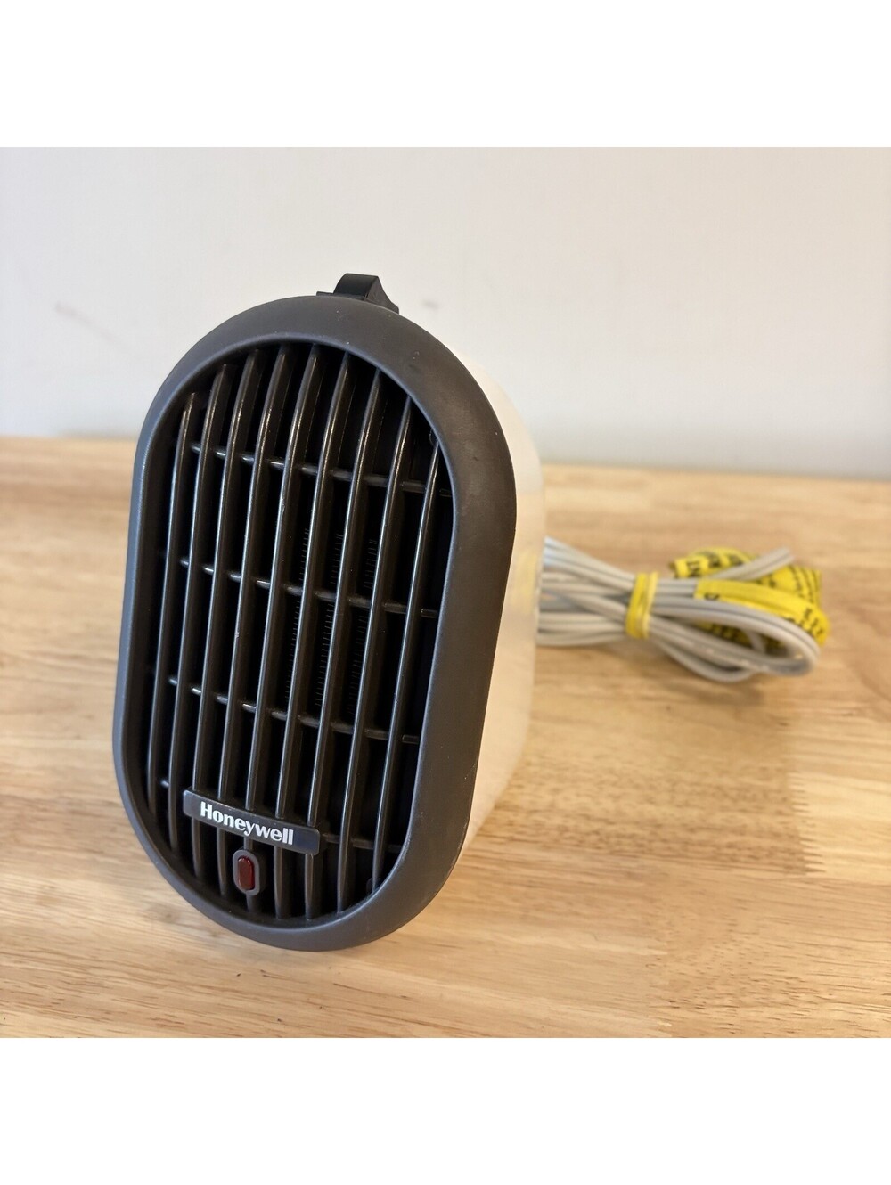 Honeywell HCE100B Heat Bud Ceramic Portable-Mini Heater - White - Tested.